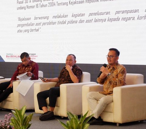Pusat Penerangan Hukum Kejaksaan Agung melanjutkan roadhshow penerangan hukum bersama dengan PT PLN (Persero), kali ini diselenggarakan di Aula PT PLN (Persero) Unit Induk Distribusi (UID) Jawa Timur pada Kamis 10 Oktober 2024