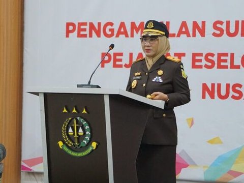 Mereka menggandeng akuntan publik untuk melakukan audit.
