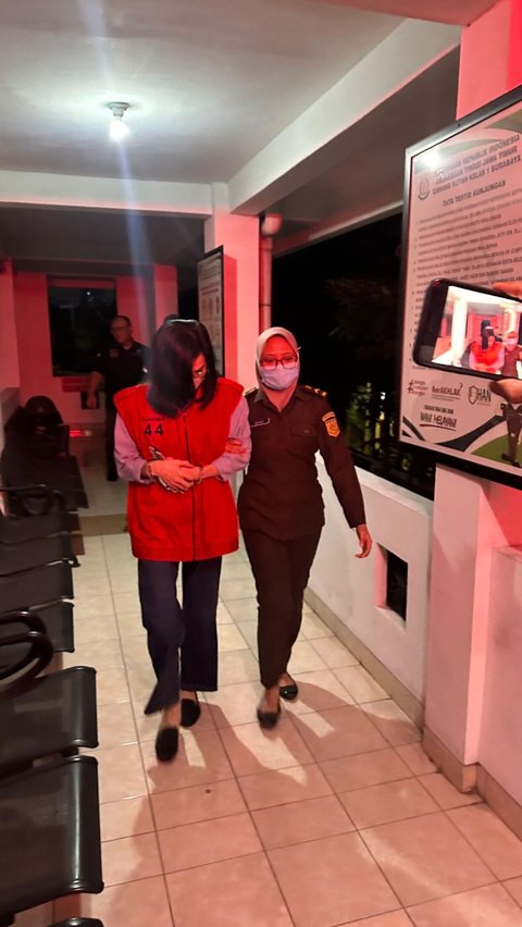 Kejaksaan Agung menetapkan MW, ibu terpidana Ronald Tannur, sebagai tersangka suap hakim di PN Surabaya pada Senin, 4 November 2024