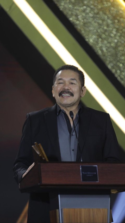 Jaksa Agung ST Burhanuddin menerima penghargaan Person of The Year: Leading The Charge In Corruption Eradiction di ajang CNBC Indonesia Award 2024 pada Rabu, 11 Desember 2024