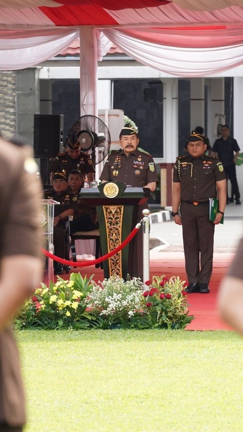 Jaksa Agung ST Burhanuddin menutup secara resmi Pendidikan dan Pelatiihan Pembentukan Jaksa Angkatan ke-81 di Badiklat, Jakarta, Rabu, 11 Desember 2024