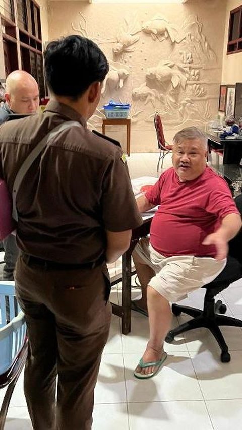 Tim Tangkap Buronan (Tabur) Kejaksaan Agung berhasil mengamankan Dheri Hero Rianto, terpidana yang masuk Daftar Pencarian Orang (DPO) Kejaksaan Tinggi Jakarta.