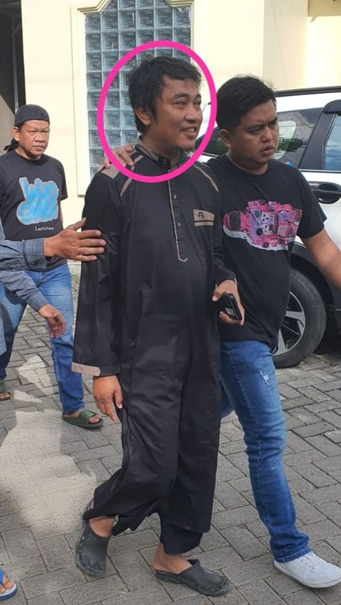 Tim Tangkap Buronan Kejaksaan Agung dan Tim Intelijen Kejaksaan Tinggi Sulawesi Selatan berhasil menangkap menangkap Andi Awaluddin Buchri, terpidana kasus investasi bodong yang masuk Daftar Pencarian Orang (DPO) Kejati Sulsel.
