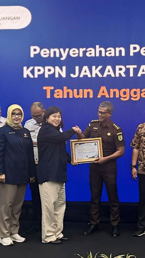 Badan Pendidikan dan Latihan (Badiklat) Kejaksaan RI mendapat penghargaan dari Kantor Pelayanan Perbendaharaan Negara (KPPN) Jakarta V. Badiklat Kejaksaan RI meraih predikat terbaik ke-1 penggunaan Cash Management System (CMS) Tahun Anggaran 2023.