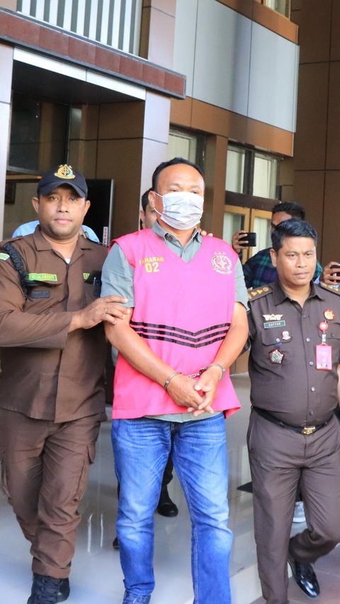 Jadi Tersangka Korupsi Rp2,5 Miliar, Kontraktor Pembangunan Pasar Langgur Ditangkap Kejati Maluku Saat Turun dari Pesawat