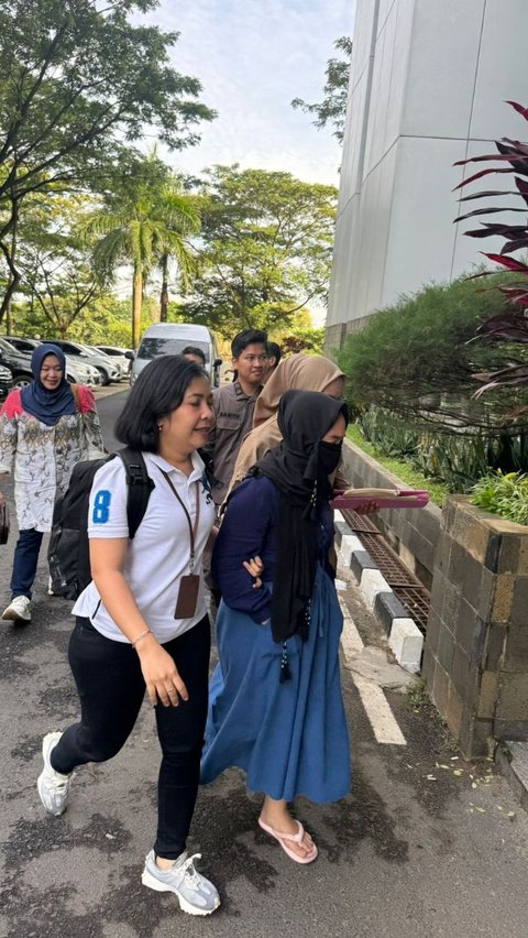 Tim Penyidik Bidang Tindak Pidana Khusus Kejaksaan Tinggi Sumatera Selatan (Kejati Sumsel) menangkap satu tersangka kasus penjualan asrama mahasiswa milik Yayasan Batanghari di Yogyakarta. Satu tersangka yang ditahan pada Rabu 6 Maret 2024 ini berinisial DK.