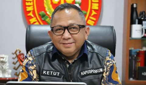 &ldquo;Adapun kelima orang saksi diperiksa terkait penyidikan perkara dugaan tindak pidana korupsi penyalahgunaan wewenang dalam penjualan emas oleh BELM Surabaya 01 Antam tahun 2018 atas nama Tersangka BS dan Tersangka AHA,&rdquo;