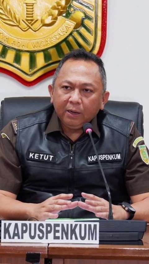 Kejaksaan Agung melalui Tim Jaksa Penyidik pada Direktorat Penyidikan Jaksa Agung Muda Bidang Tindak Pidana Khusus (JAM PIDSUS) memeriksa 4 saksi terkait perkara dugaan tindak pidana korupsi penyalahgunaan wewenang dalam penjualan emas oleh Butik Emas Logam Mulia Surabaya 01 Antam (BELM Surabaya 01 Antam) tahun 2018.