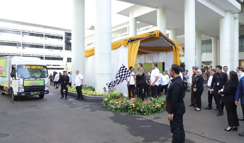 &rdquo;Untuk meringankan beban masyarakat yang semakin berat, Kejaksaan RI Peduli kembali mengadakan bakti sosial yang ditujukan untuk membantu memenuhi kebutuhan pokok masyarakat melalui paket sembako yang kami salurkan,&rdquo;