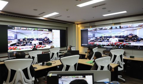&ldquo;Jajaran Jaksa Agung Muda Bidang Intelijen (JAM INTEL) telah berupaya mempersiapkan peralatan <i>Information Technology</i> (IT) untuk mendukung pelaksanaan kewenangan pengawasan multimedia tersebut. Saat ini pun sudah bisa dioperasikan dan dimanfaatkan,&rdquo;