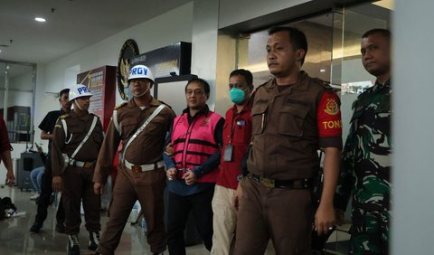 &ldquo;Berdasarkan pemeriksaan tersebut, Tim Penyidik kembali menetapkan satu tersangka yaitu RR selaku Kepala Kantor Wilayah (Kanwil) Bea Cukai Riau periode 2019 sampai dengan 2021,&rdquo;