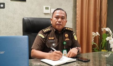 &ldquo;Penetapan tersangka J oleh Tim Penyidik Pidsus Kejaksaan Tinggi Riau tersebut karena telah mempunyai 2 alat bukti yang cukup berdasarkan Pasal 184 ayat (1) KUHAP,