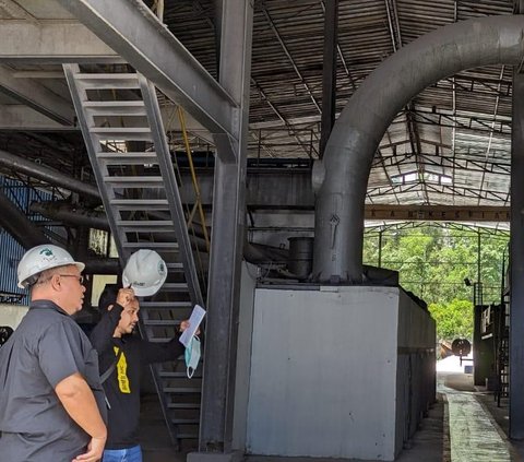 Tim Jaksa Penyidik pada Direktorat Penyidikan Jaksa Agung Muda Bidang Tindak Pidana Khusus (JAM PIDSUS) Kejaksaan Agung memeriksa tiga saksi terkait dugaan tindak pidana korupsi dalam pengelolaan tata niaga komoditas timah di wilayah Izin Usaha Pertambangan (IUP) di PT Timah Tbk tahun 2015 &ndash; 2022, Rabu 24 April 2024.