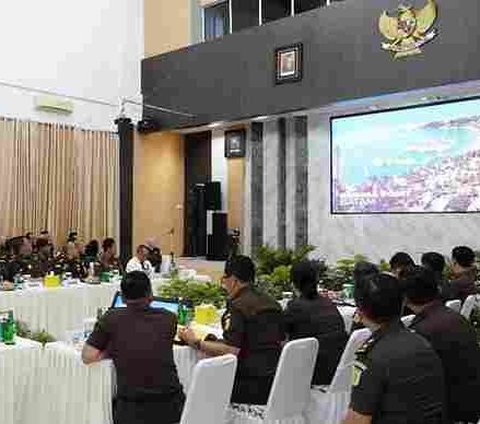 Wakil Jaksa Agung RI, Dr. Sunarta, SH., MH., melakukan kunjungan kerja ke Kejaksaan Tinggi Kepulauan Riau, Selasa 21 Mei 2024. Tidak sendirian, Wakil Jaksa Agung didampingi Tim Pengarah Reformasi Birokrasi Kejaksaan RI.