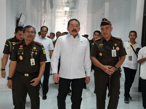 Jaksa Agung ST Burhanuddin mengapresiasi kinerja seluruh jajarannya, termasuk para jaksa di Wilayah Hukum Kejaksaan Tinggi Sumatera Selatan. Namun Jaksa Agung meminta jajarannya tidak cepat berpuas diri dan meningkatkan prestasi untuk mempertahankan kepercayaan masyarakat.