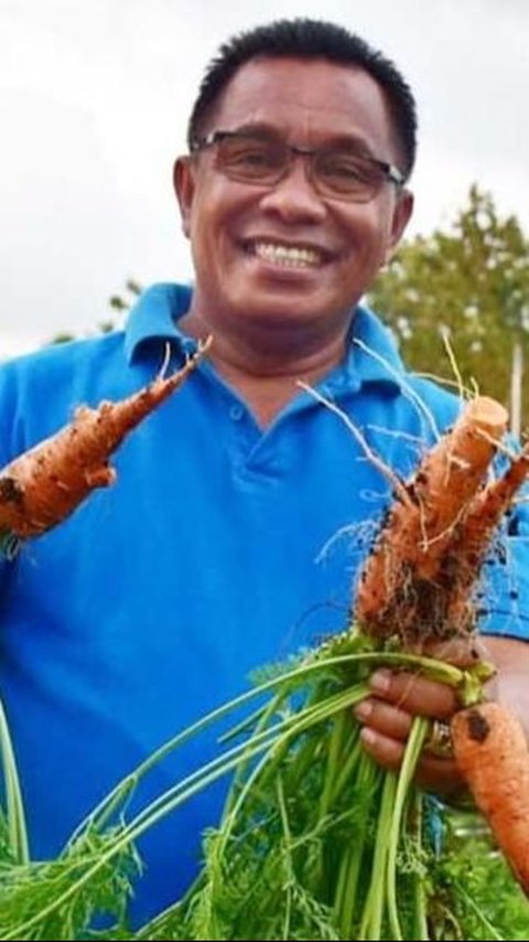 Mantan Bupati Tanimbar, PF