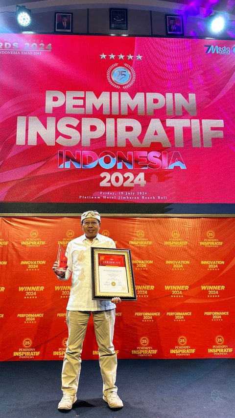 Kajari Gianyar terima penghargaan