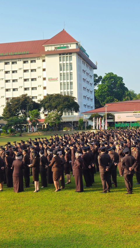 Upacara dilaksanakan di lapangan Badan Pendidikan dan Pelatihan (Badiklat) Kejaksaan RI.