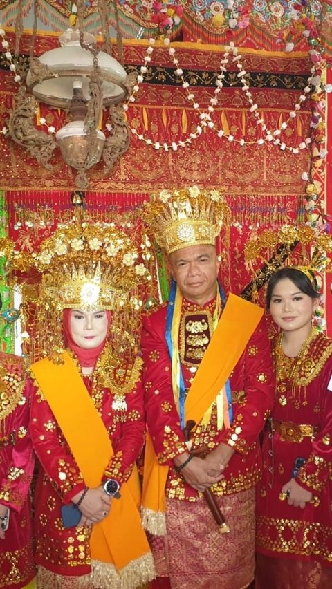 Jamintel Reda Manthovani dianugerahi gelas Datuk Payung Negara.