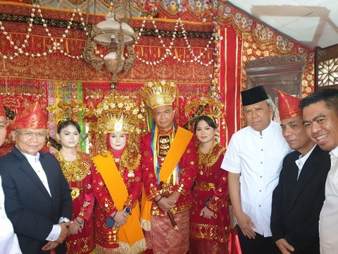 Jamintel Reda Manthovani dianugerahi gelas Datuk Payung Negara.
