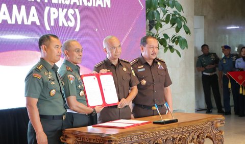 &ldquo;Perlu digarisbawahi bahwa dengan penandatanganan Perjanjian Kerja Sama ini hendaknya tidak dimaknai atau disalahartikan sebagai campur tangan TNI dalam memastikan supremasi hukum yang bukan menjadi <i>core business</i> TNI, tetapi harus dimaknai sebagai sumbangsih TNI untuk berkontribusi dalam penegakan hukum dengan potensi serta kemampuan yang dimilikinya untuk memperkuat institusi Kejaksaan dalam pelaksanaan tugas penegakan hukum di tanah air,&rdquo;