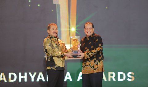 &ldquo;Kami menyadari penegakan hukum yang progresif tentu memiliki konsekuensi yang tidak ringan, karena berpotensi menghadirkan ketidaknyamanan bagi pelaku kejahatan. Untuk itu, Trans Media memberikan apresiasi yang setinggi-tingginya kepada figur yang menjadi motor penggerak pencapaian monumental dari Kejaksaan RI yaitu Jaksa Agung ST Burhanuddin,&rdquo;