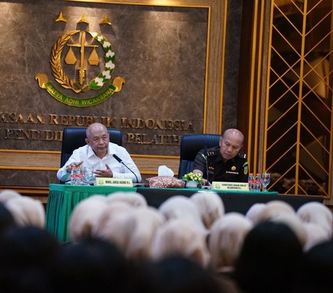 Wakil Jaksa Agung Feri Wibisono memberikan ceramah pimpinan pada Pendidikan dan Pelatihan Pembentukan Jaksa (PPPJ) Angkatan LXXXI Gelombang I Tahun 2024 di Aula Sasana Adhika Karya, Kampus A, Badiklat Kejaksaan RI, Rabu 11 September 2024 .