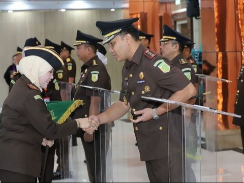 Kajati Jatim Lantik 7 Kajari Baru
