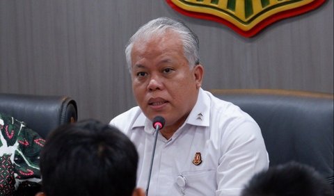 Jadi, tidak hanya melihat lembaga hukum melalui televisi dan buku pelajaran, tetapi juga secara langsung sebagai bagian dari edukasi,&rdquo;