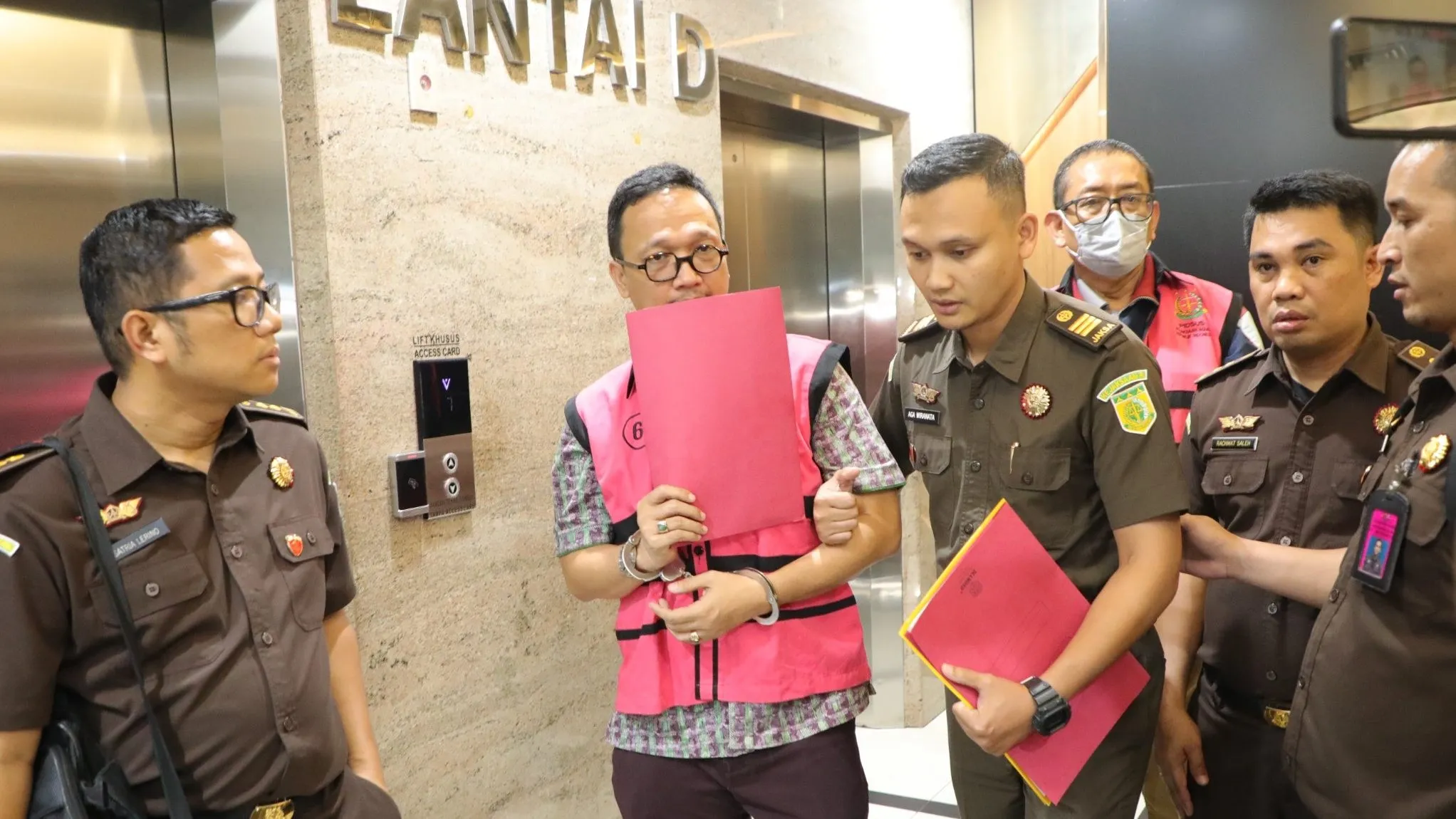 Tiga Tersangka Baru
