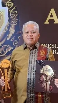 Kajati Sumut Dr Harli Siregar, S.H, M.Hum Raih Penghargaan Tokoh Pendorong Keterbukaan Informasi Lembaga Hukum di detikcom Awards 2025