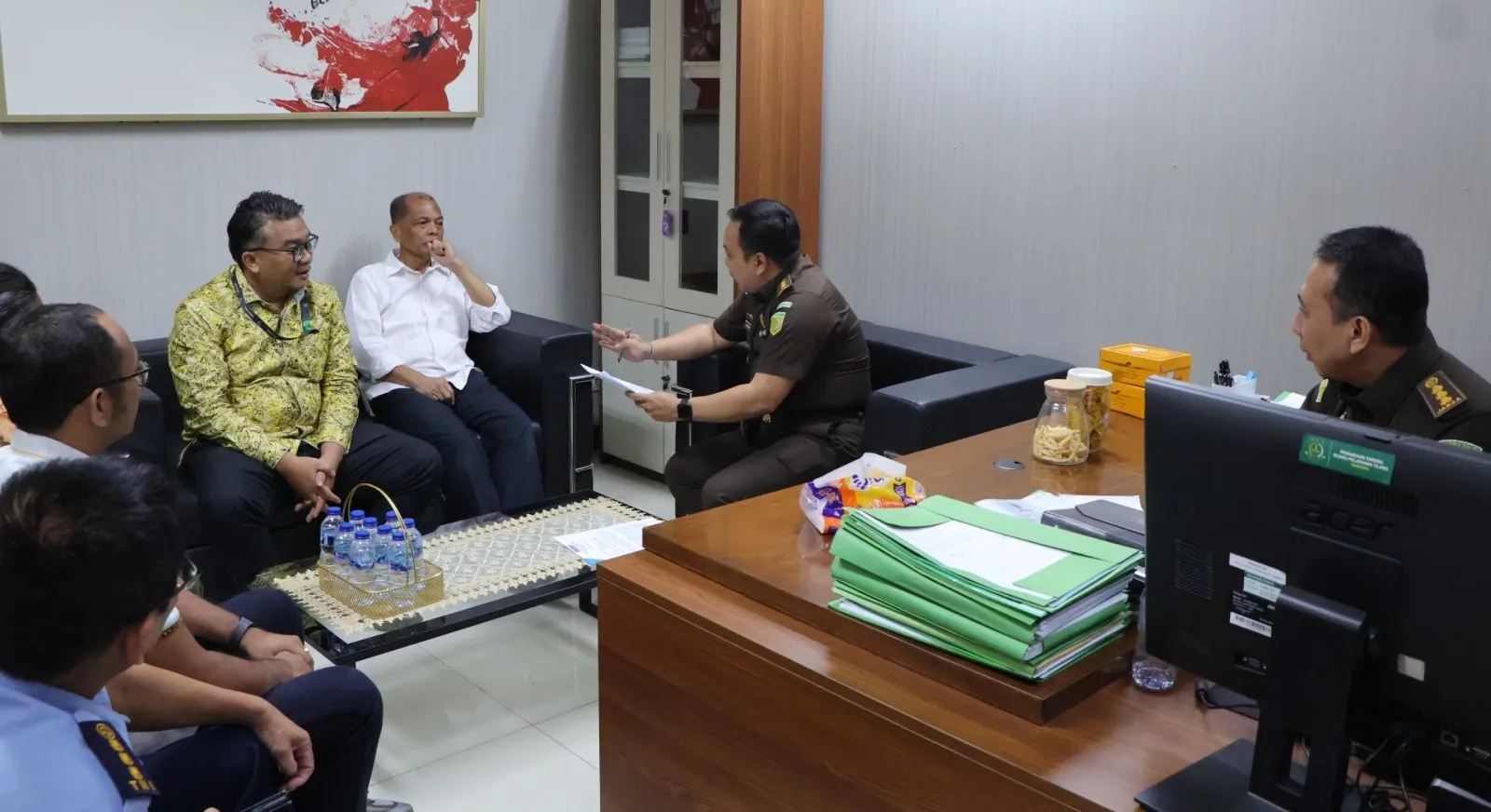 Tersangka dan Barang Bukti Perkara Dugaan Korupsi Satelit Kemhan Diserahkan ke Tim Penuntut Koneksitas