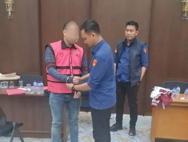 Kejaksaan telah menetapkan 5 orang tersangka dan 3 di antaranya oknum jaksa