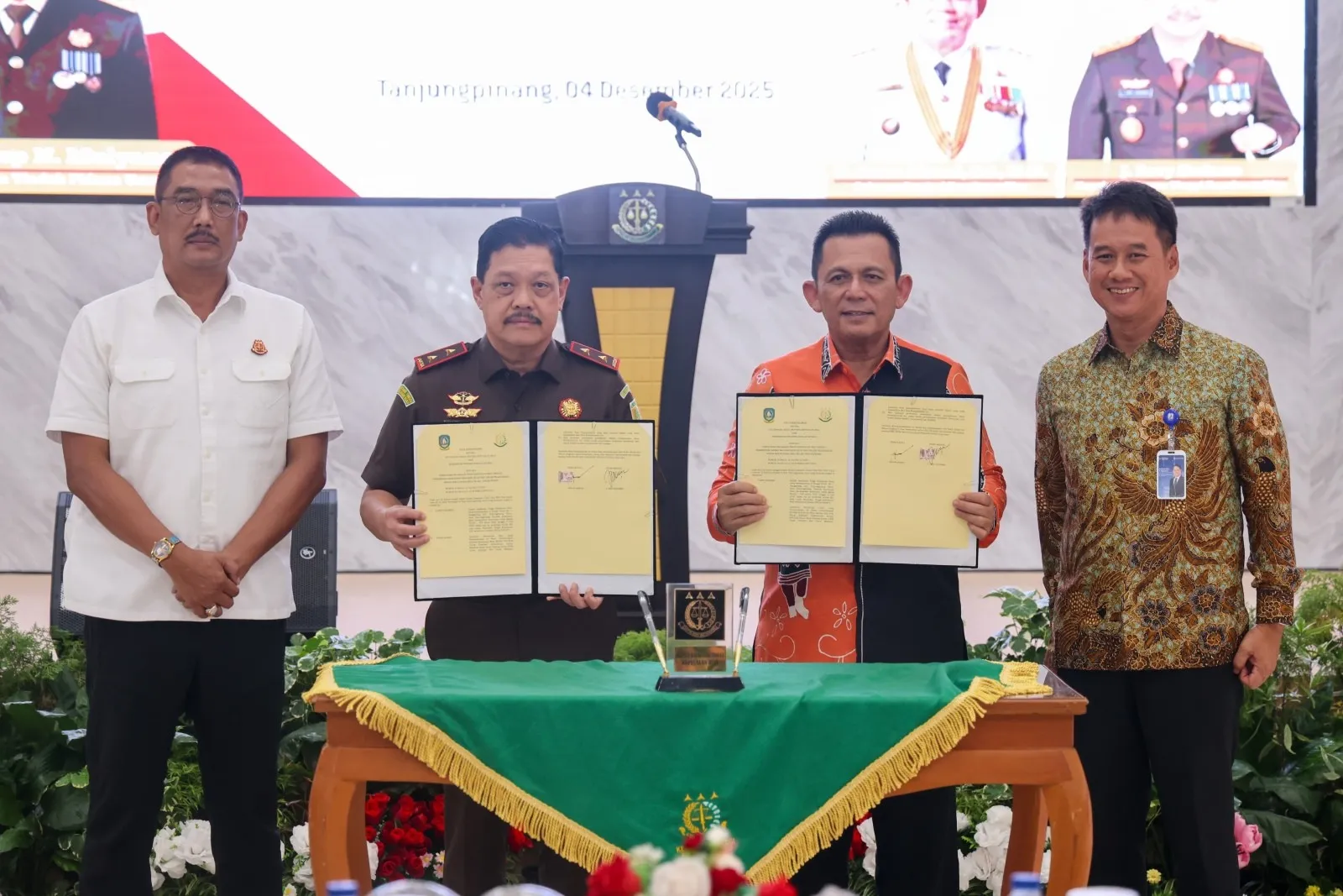 Kejaksaan se-Wilayah Kepri Teken MoU Penerapan Pidana Kerja Sosial dengan Seluruh Pemda