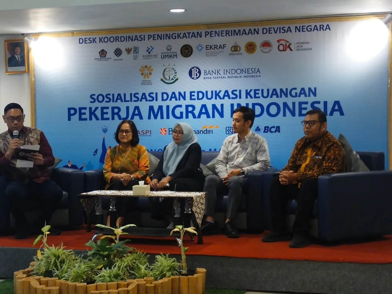 Kepala Bagian Penyusunan Program Laporan dan Penilaian Lapangan (Kabag Sunproglapnil) Supriyanto membuka dan melaksanakan roadshow sosialisasi dan edukasi keuangan Pekerja Migran Indonesia (PMI)