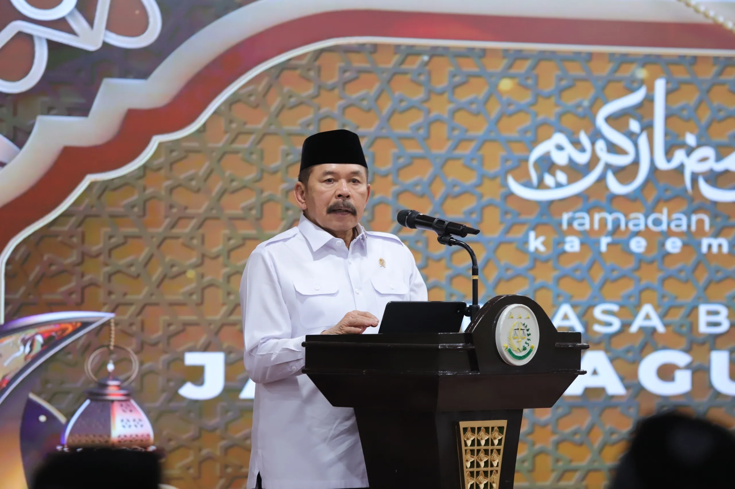 Jaksa Agung ST Burhanuddin memberikan sambutan dalam Buka Puasa Bersama Kejaksaan Tahun 2025 di Jakarta, Kamis, 20 Maret 2025