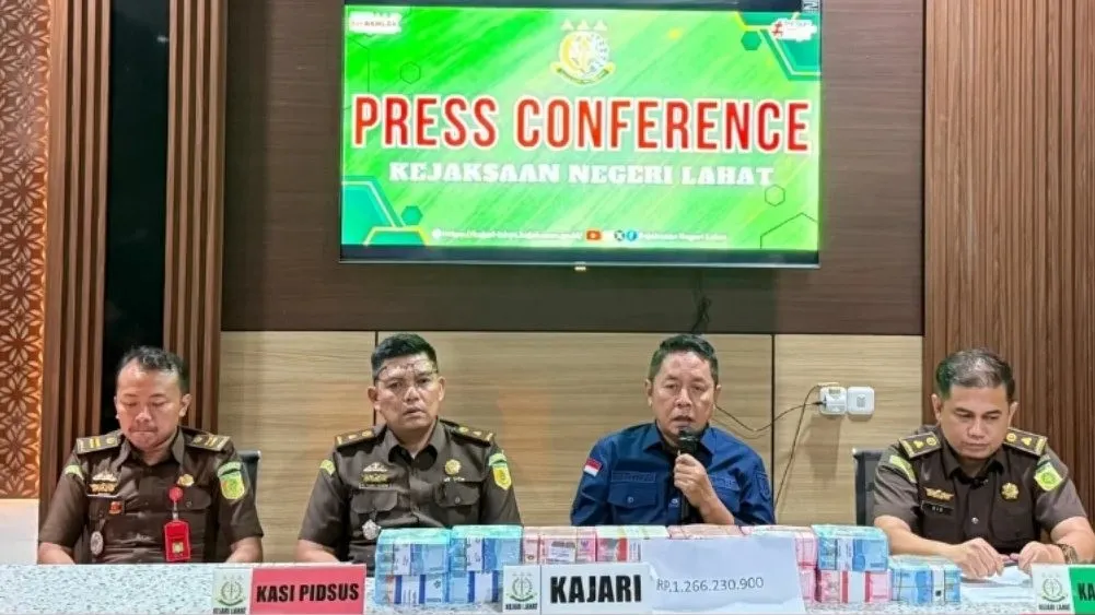Kejaru Lahat tetapkan 2 Tersangka Dugaan Korupsi egiatan Fiktif Pembuatan Peta Desa 2023