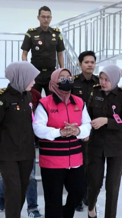 Kejari Tulang Bawang Barat menetapkan EY sebagai tersangka dugaan korupsi