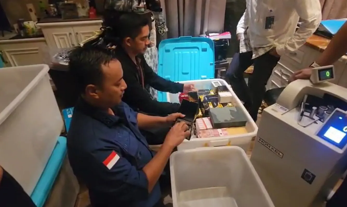 Penggeledahan dan penyitaan di rumah Tersangka ZR