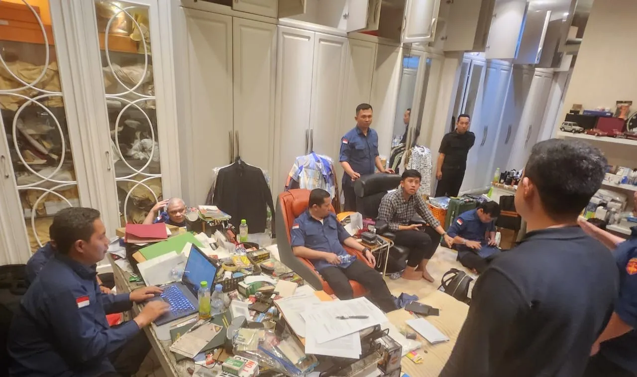 Penggeledahan dan penyitaan di rumah Tersangka ZR
