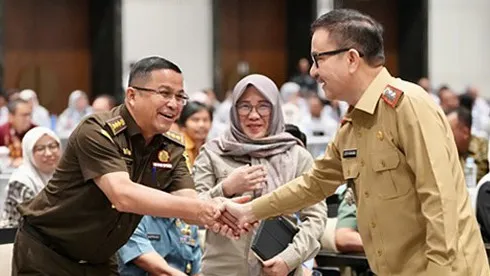 Kejati Sulsel menerima penghargaan dari KPU Provinsi Sulsel