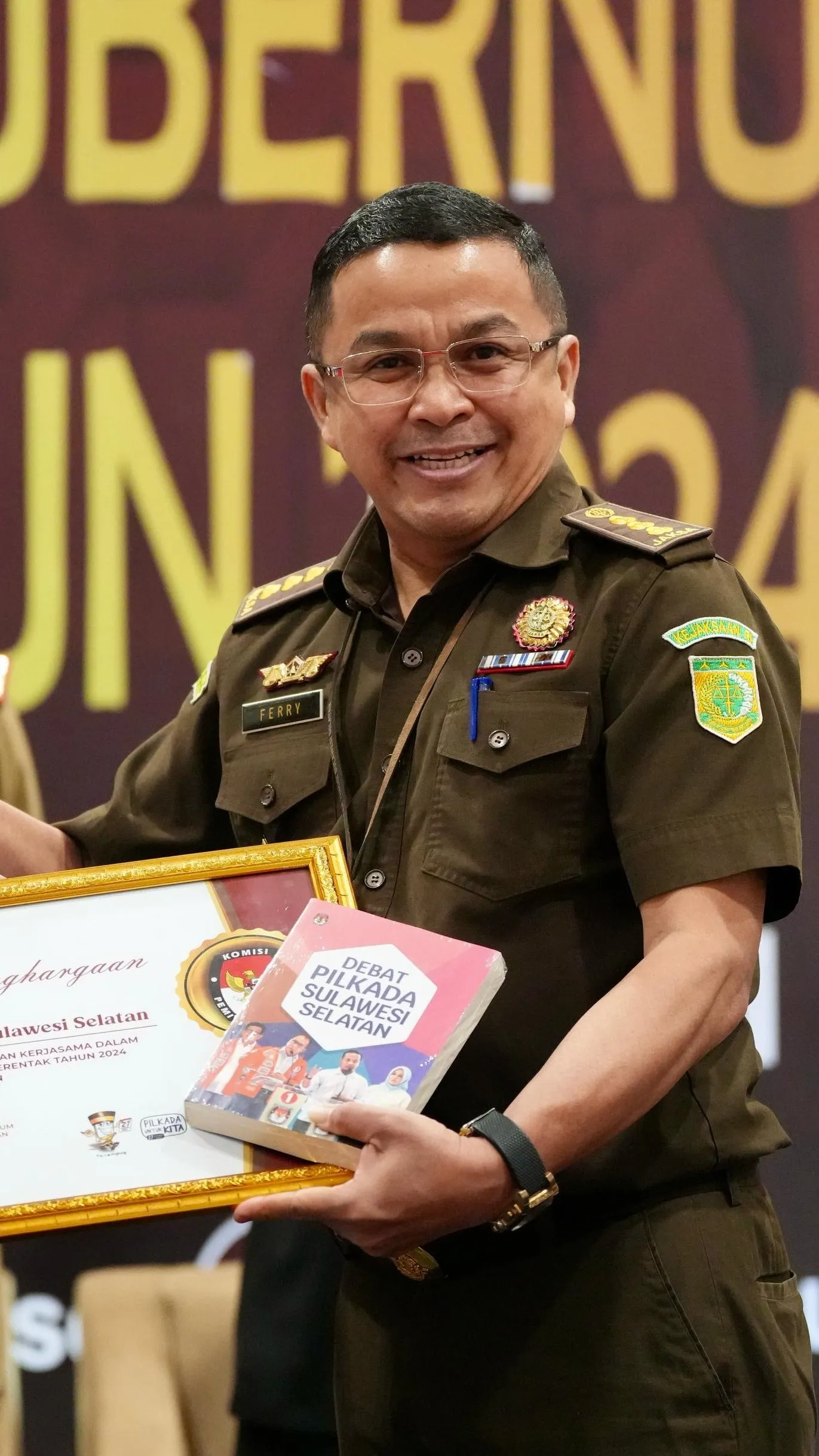 Menangkan 8 Perkara Sengketa Pilkada Serentak 2024, Kejati Sulsel Terima Penghargaan dari KPU Provinsi