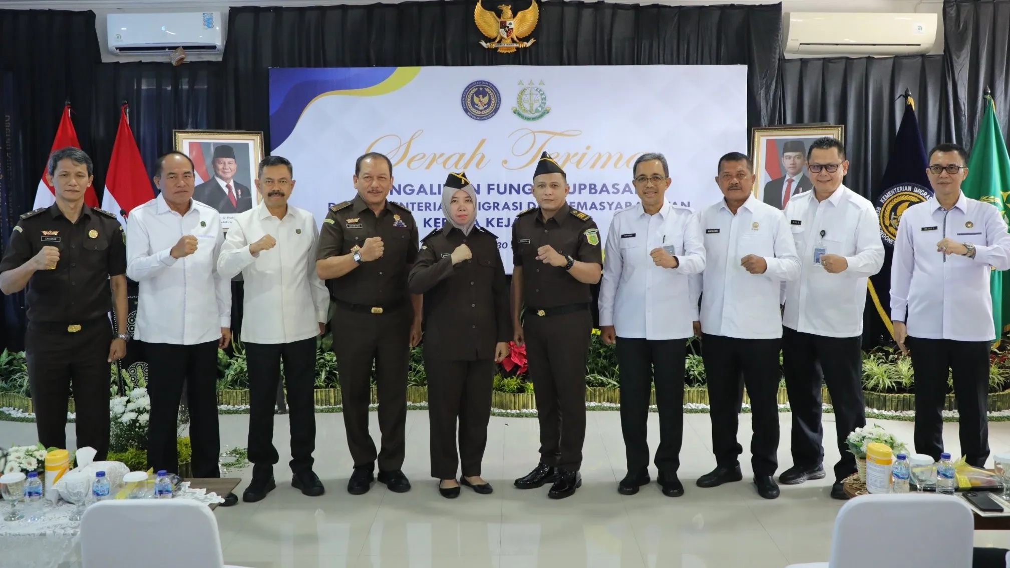 JAM-Pembinaan Bambang Sugeng Rukmono dan Sekretaris Jenderal Kementerian Imigrasi dan Pemasyarakatan Asep Kurnia menandatangani SKB Pengalihan Rupbasan di Jakarta, Selasa, 29 April 2025