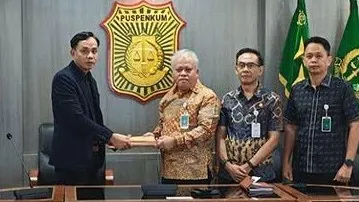 Kapuspenkum Kejagung Dr Harli Siregar, S.H., M.Hum menerima kunjungan WALHI di Kantor Kejaksaan Agung pada Jumat, 7 Maret 2025