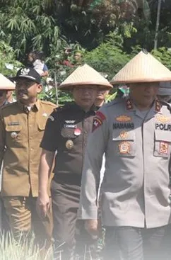 Hadiri Panen Raya Padi Serentak di Ngawi, Wakajati Jatim Tegaskan Komitmen Kejaksaan Dukung Ketahanan Pangan