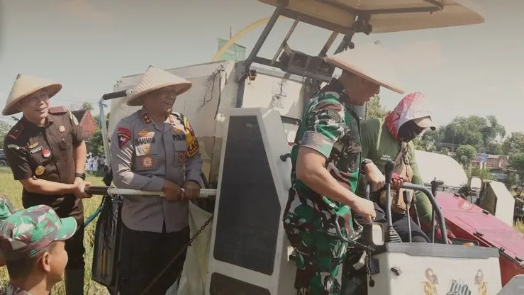Wakajati Jatim hadiri kegiatan Panen Raya Padi Serentak di 14 Provinsi bersama Gubernur Jatim dari Ngawi