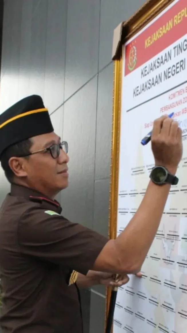 Hari Pertama Kerja Usai Libur Lebaran, Pegawai Kejari Jaksel Perkuat Komitmen Pertahanan WBK dan WBBM