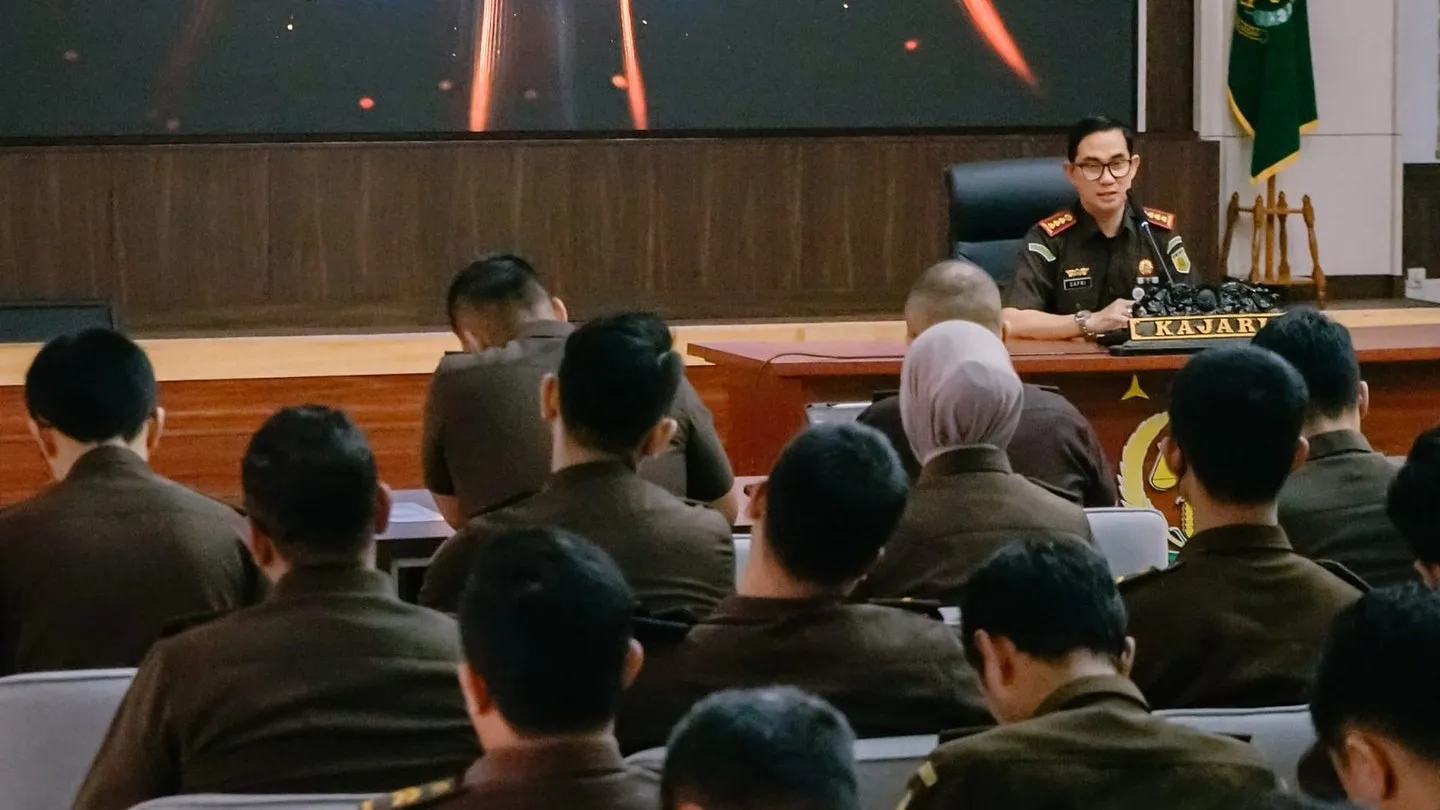 Kajari Safrianto Zuriyat Putra dan jajaran pegawai Kejari Jakarta Pusat
