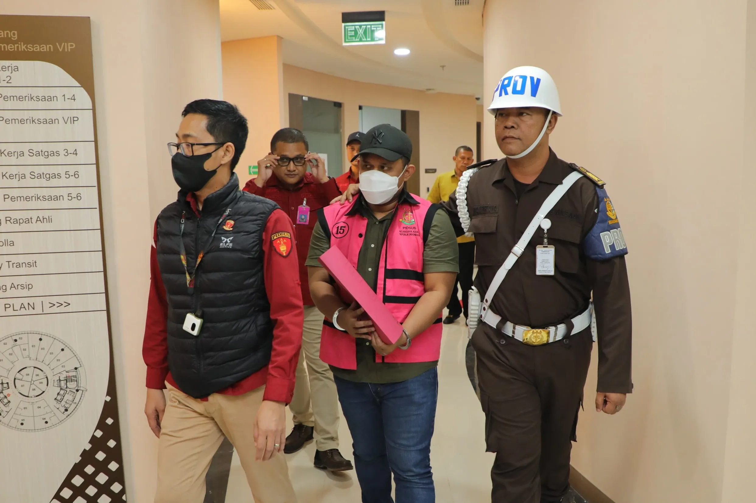 Tersangka MAM saat ditahan penyidik JAM PIDSUS Kejagung