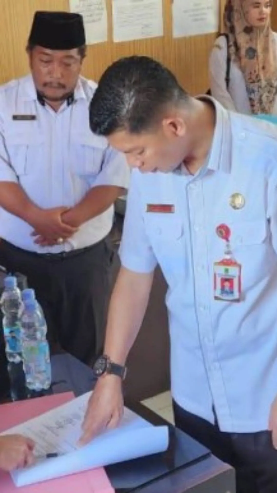 Tim Pidana Khusus Kejakasaan Tinggi (Kejati) Riau menggeledah kantor Dinas Pendidikan dan Kebudayaan Kabupaten Rokan Hilir